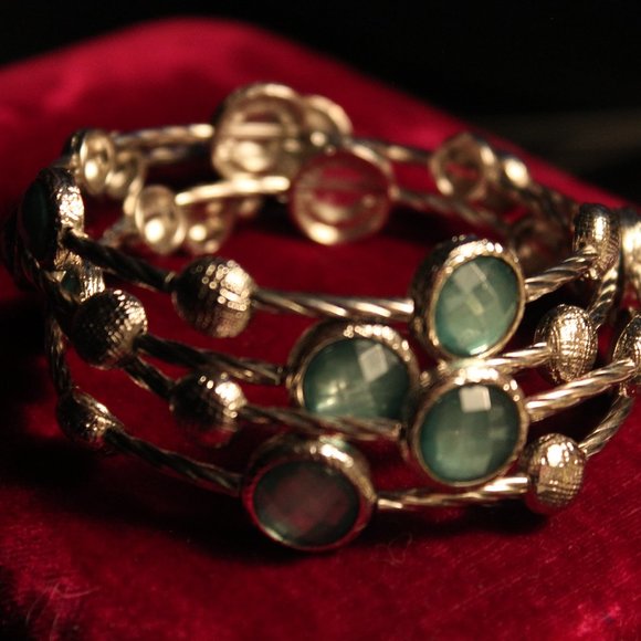 [UNKNOWN] Coil Bracelet with Green "Gems" - Picture 4 of 15